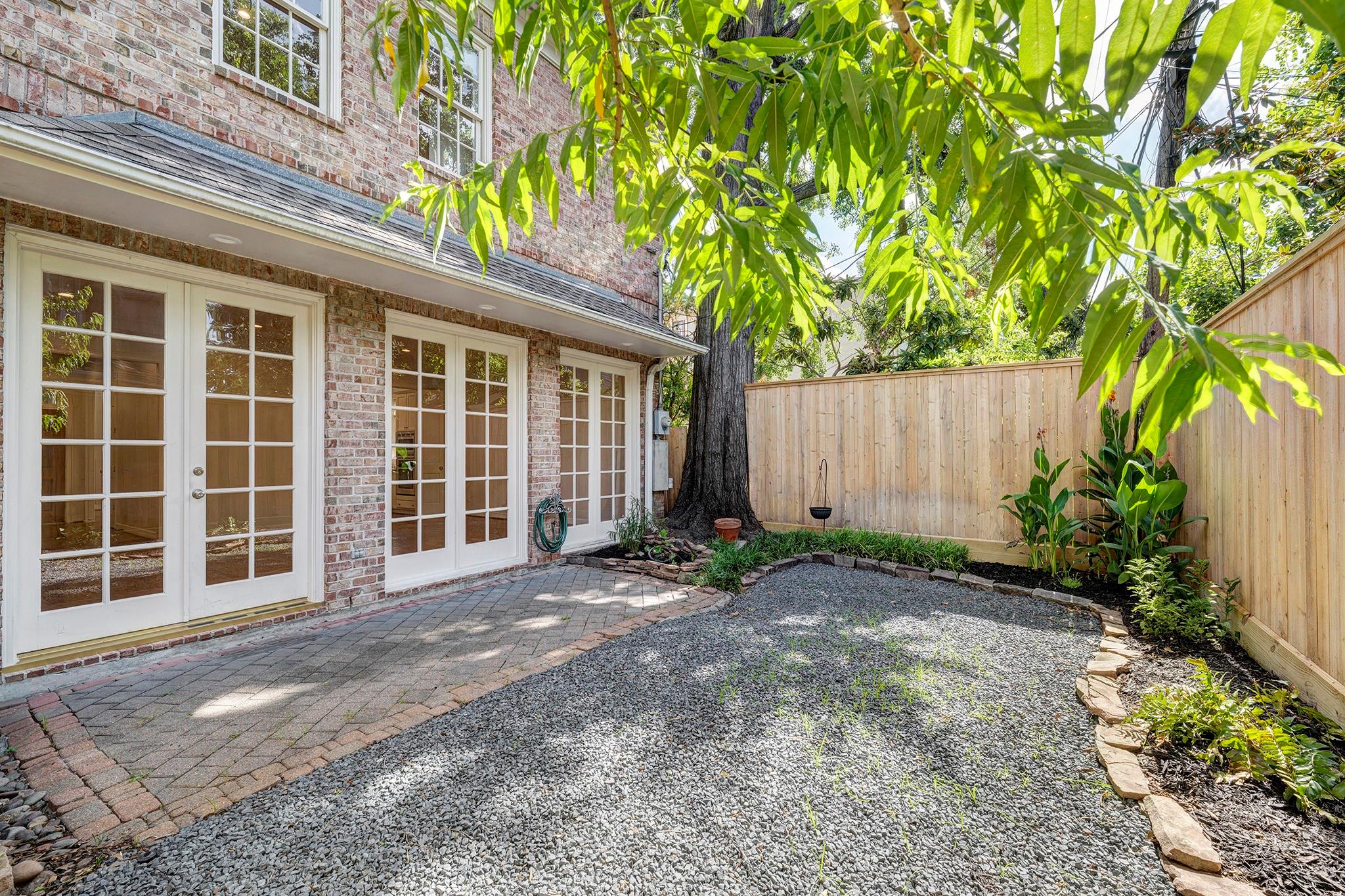 2709 Wroxton Road