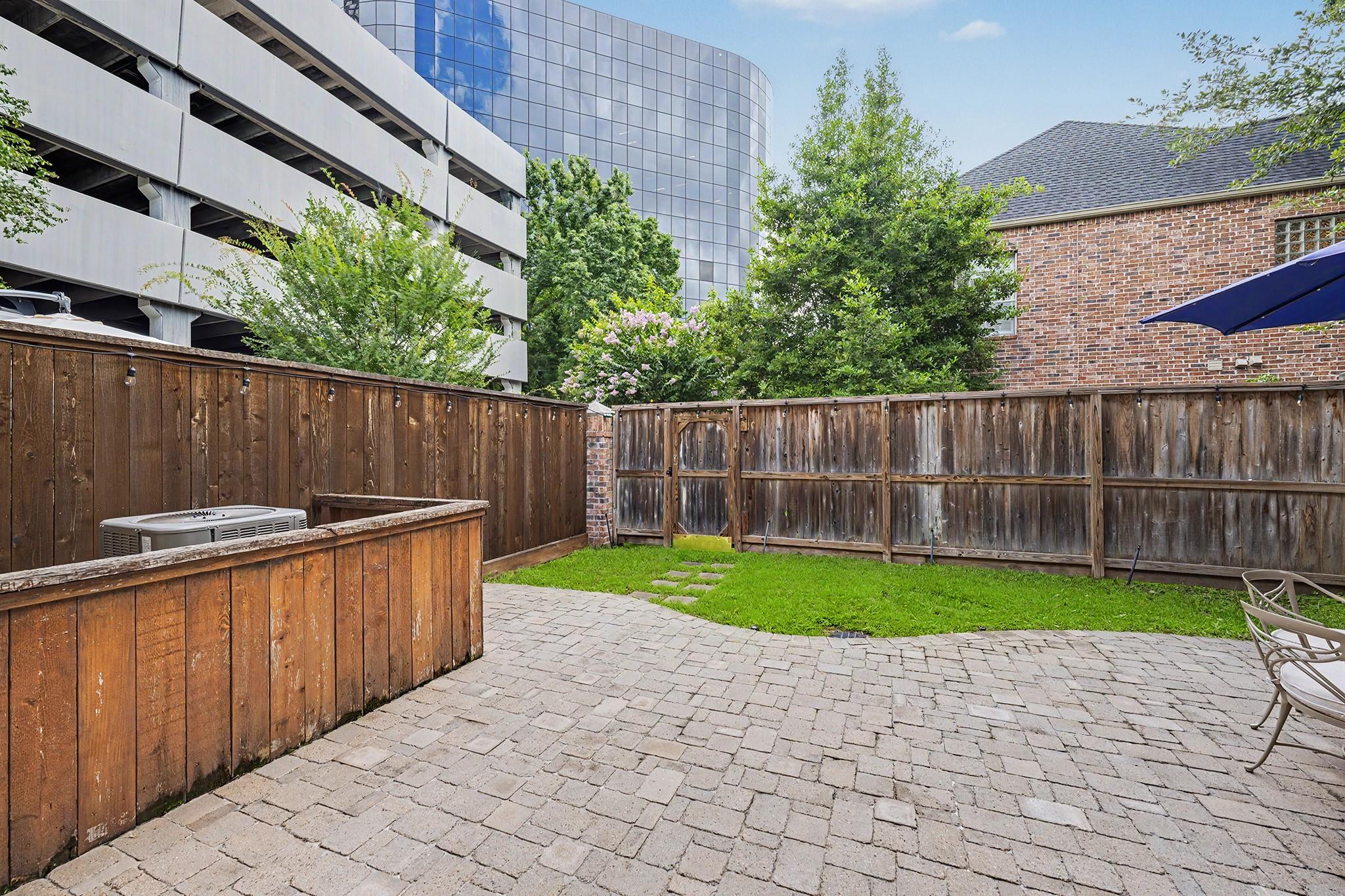 5886 Inwood Park Court