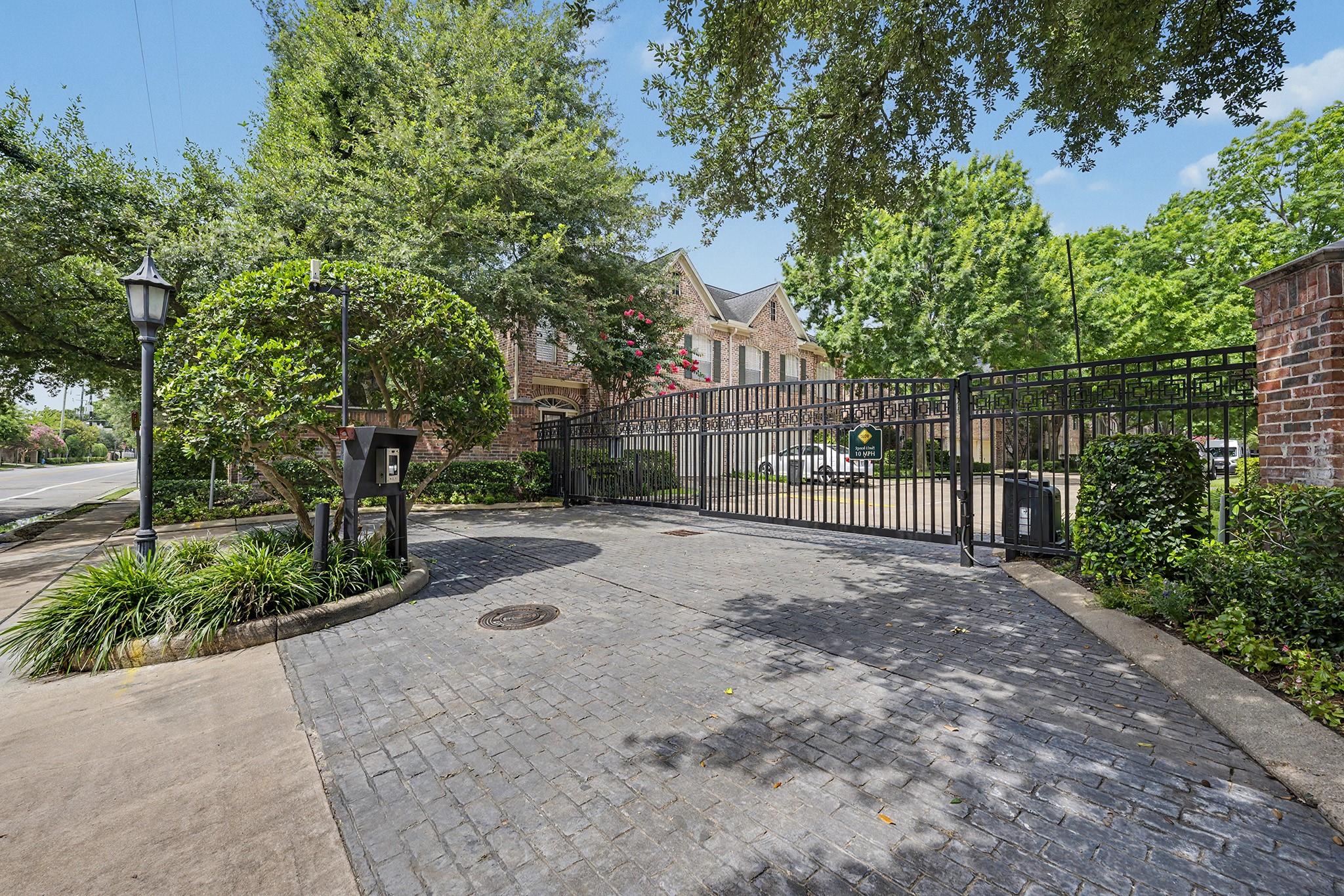 5886 Inwood Park Court