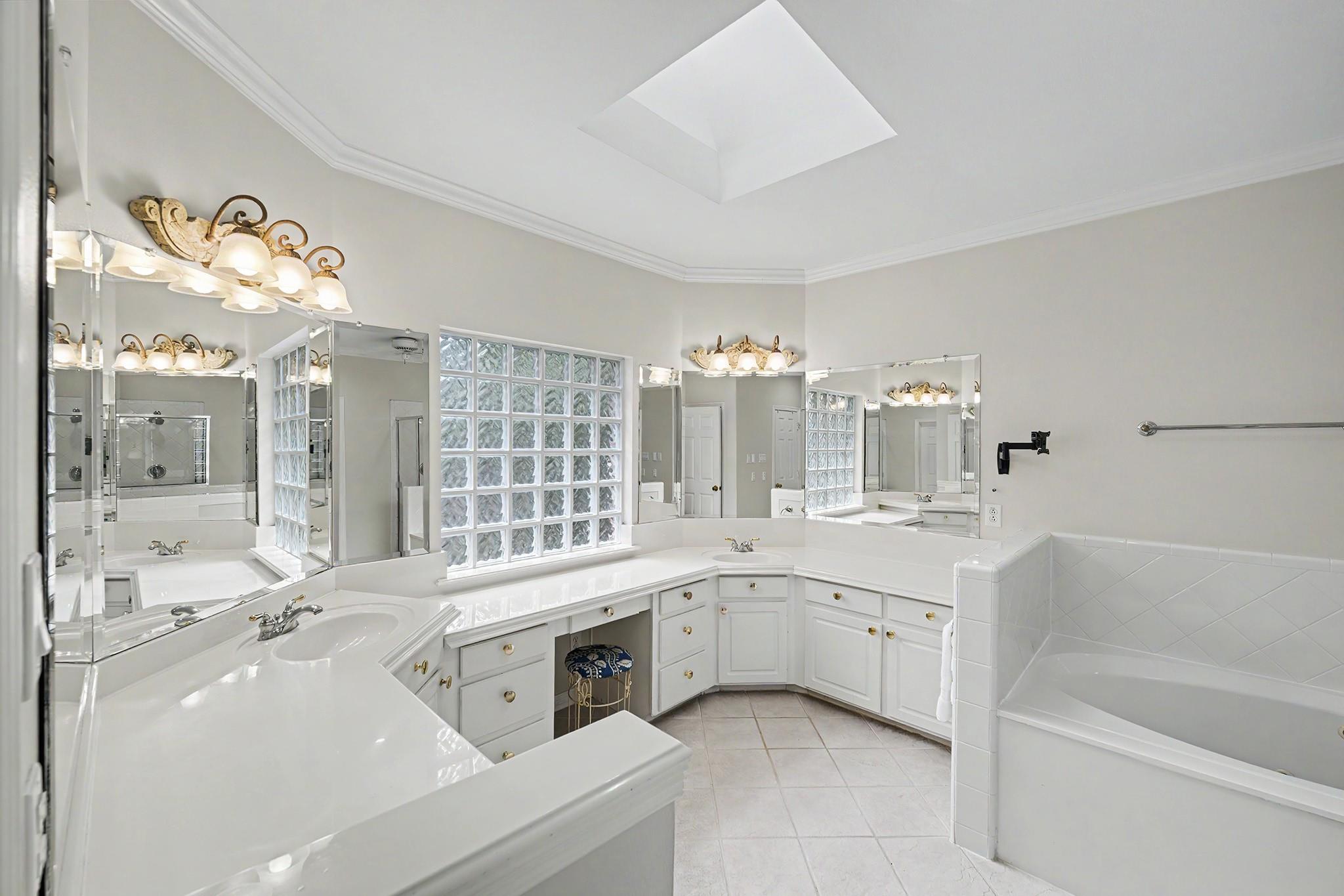 5886 Inwood Park Court