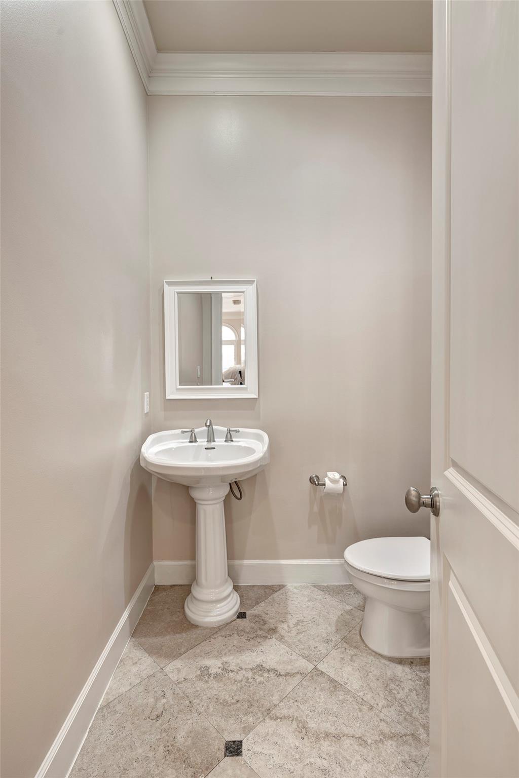 1523 Haddon # B