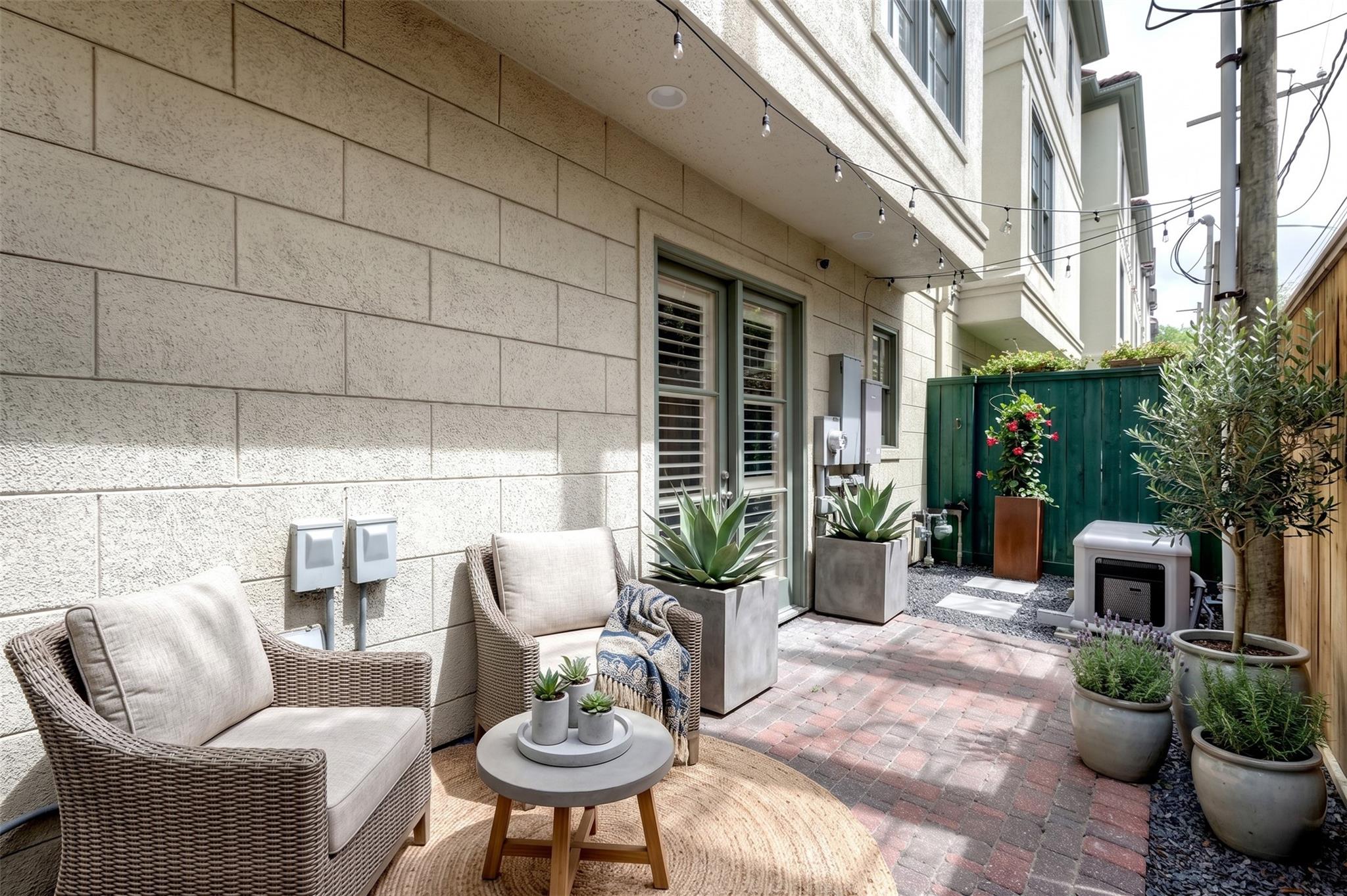 1523 Haddon # B