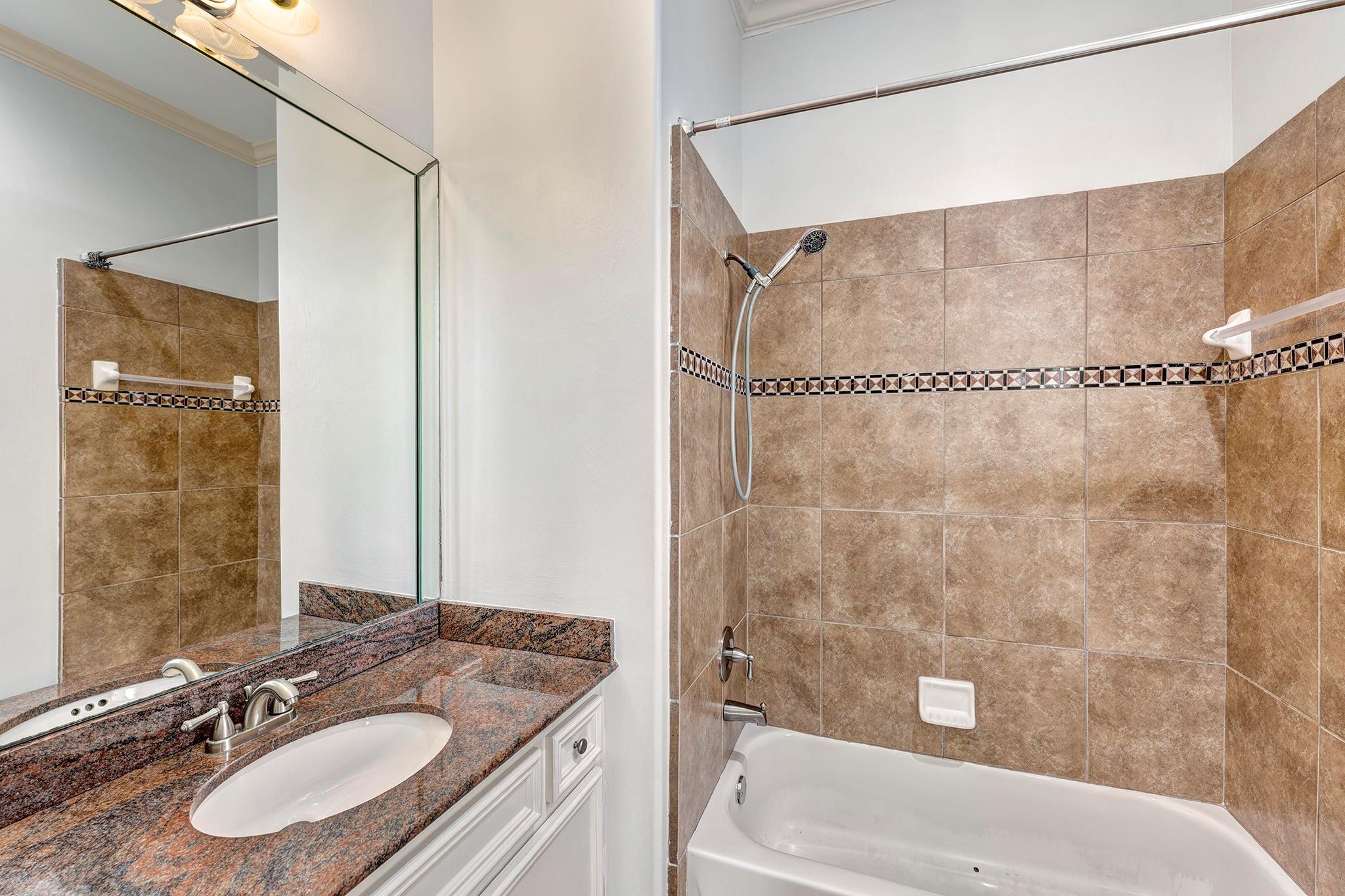 1523 Haddon # B