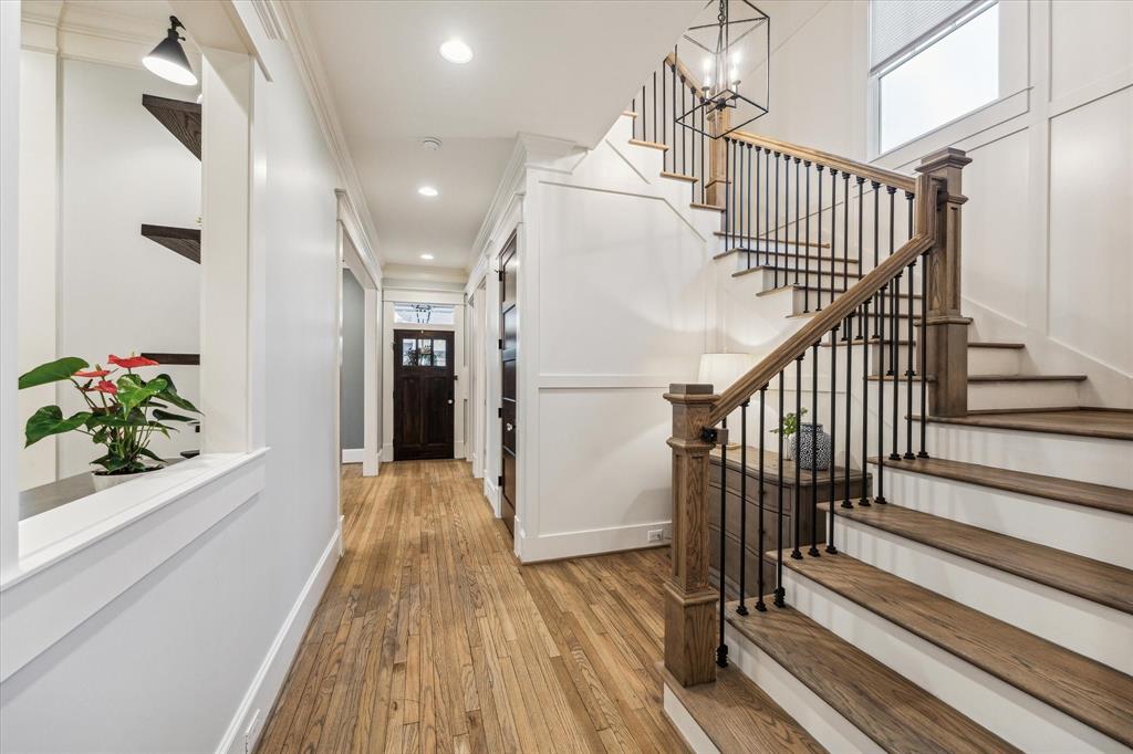 725 E 10th Street