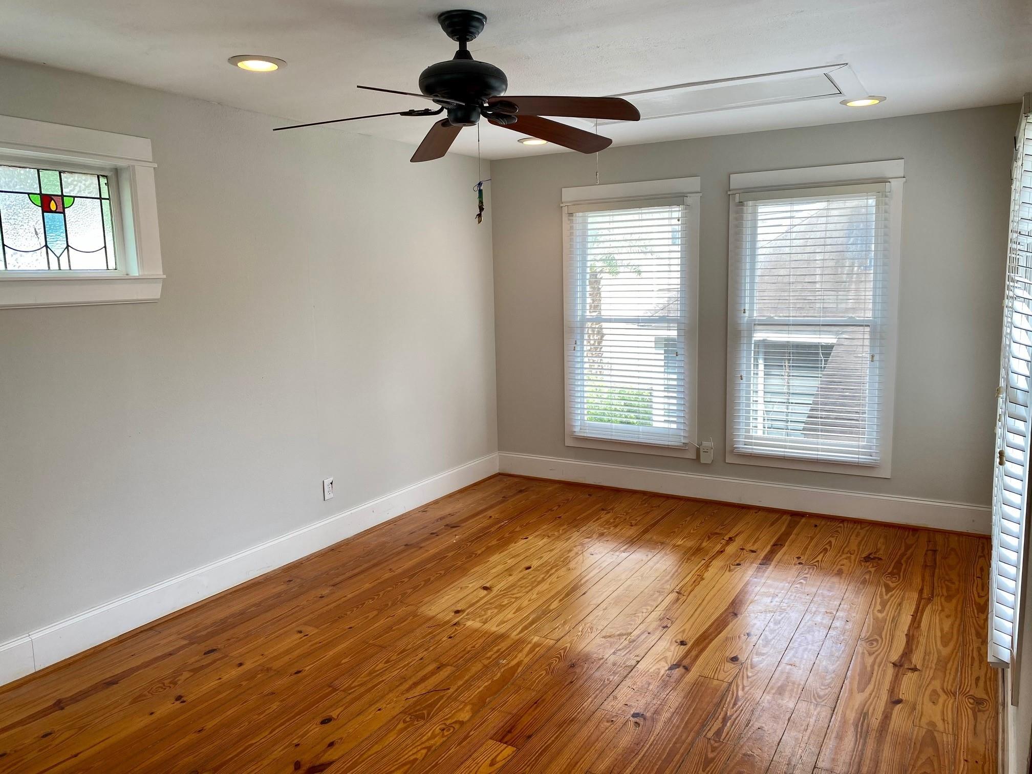 1209 1/2 Cortlandt Street