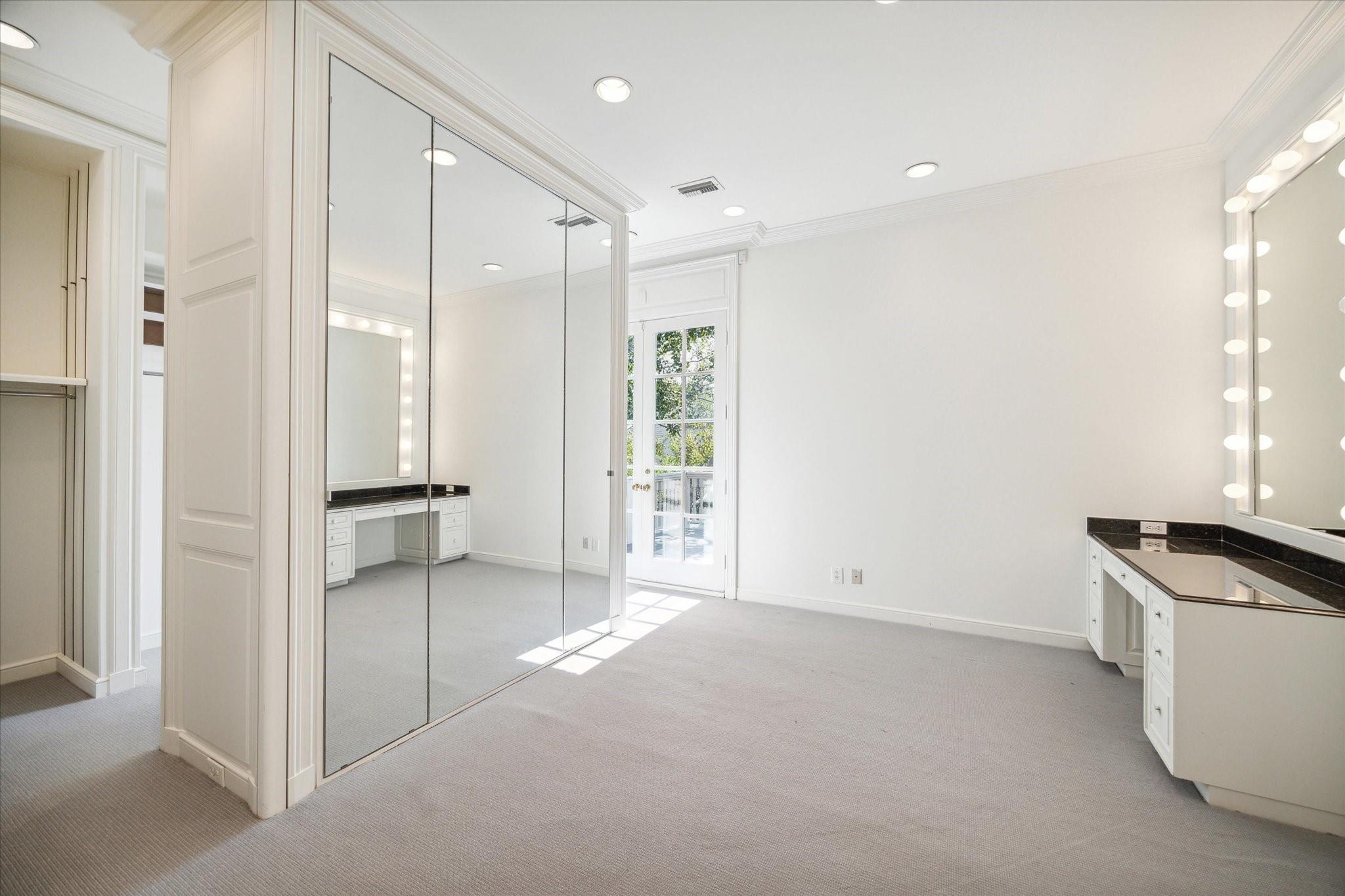 3665 Knollwood Street