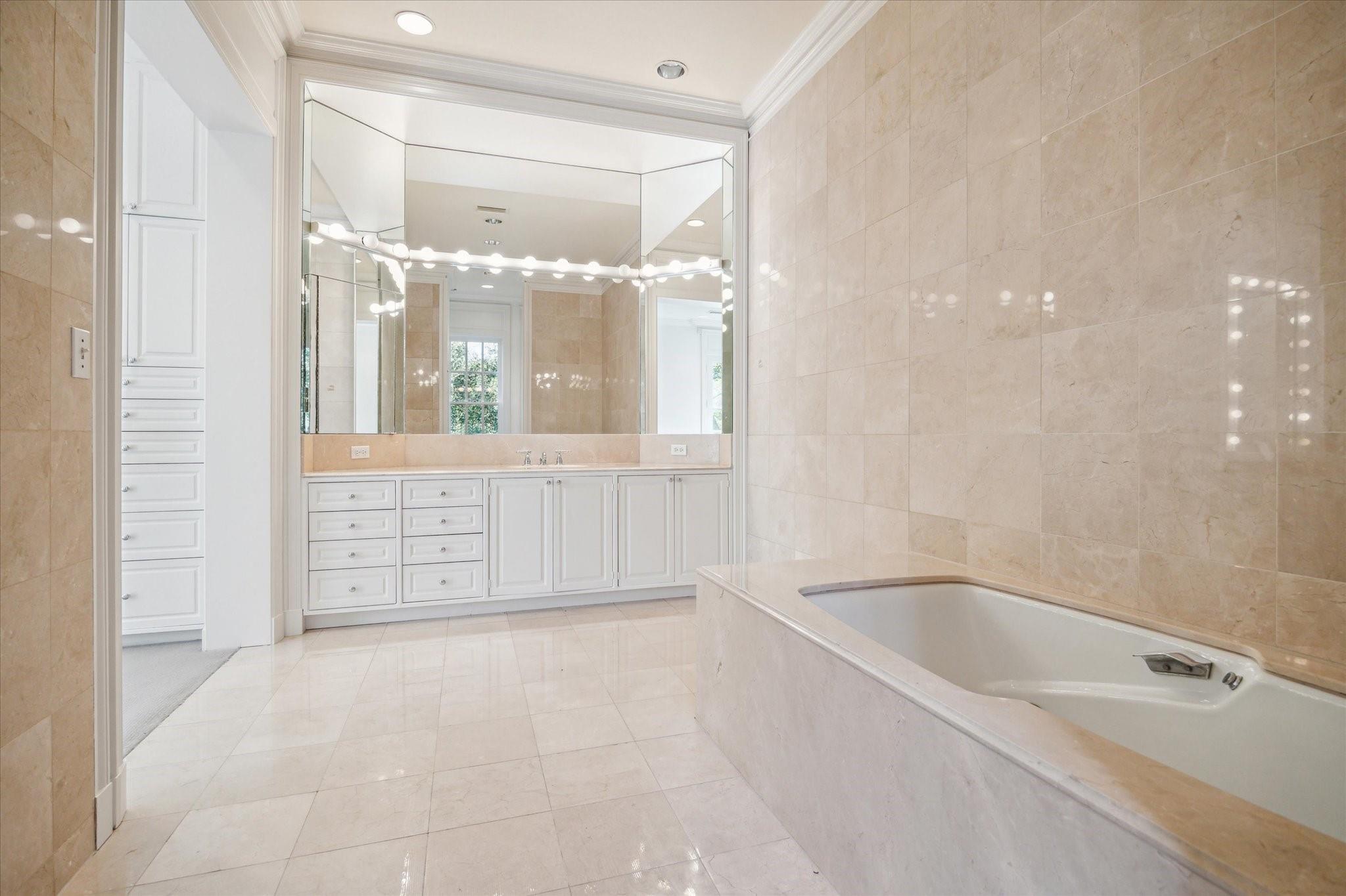 3665 Knollwood Street