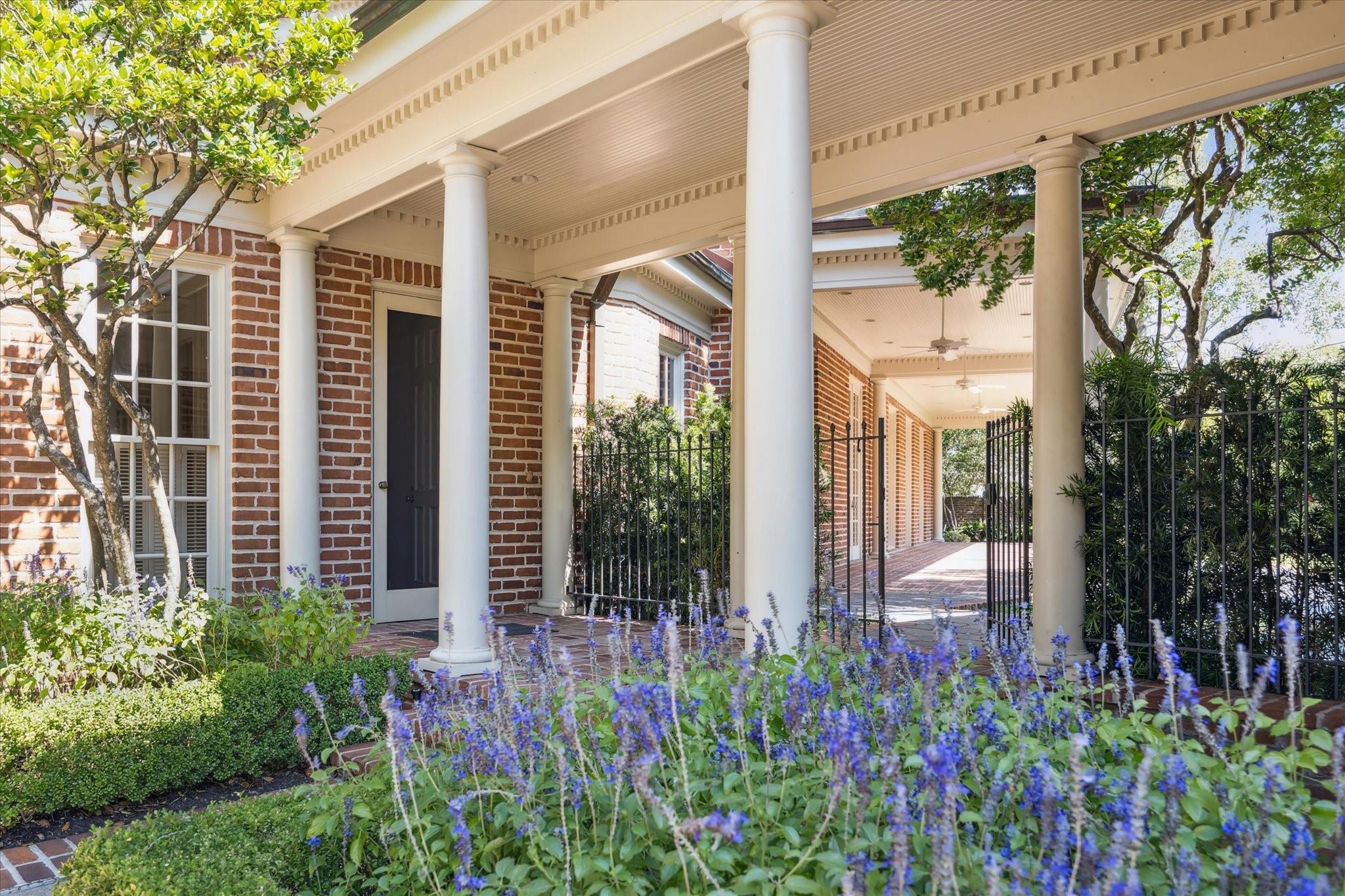 3665 Knollwood Street