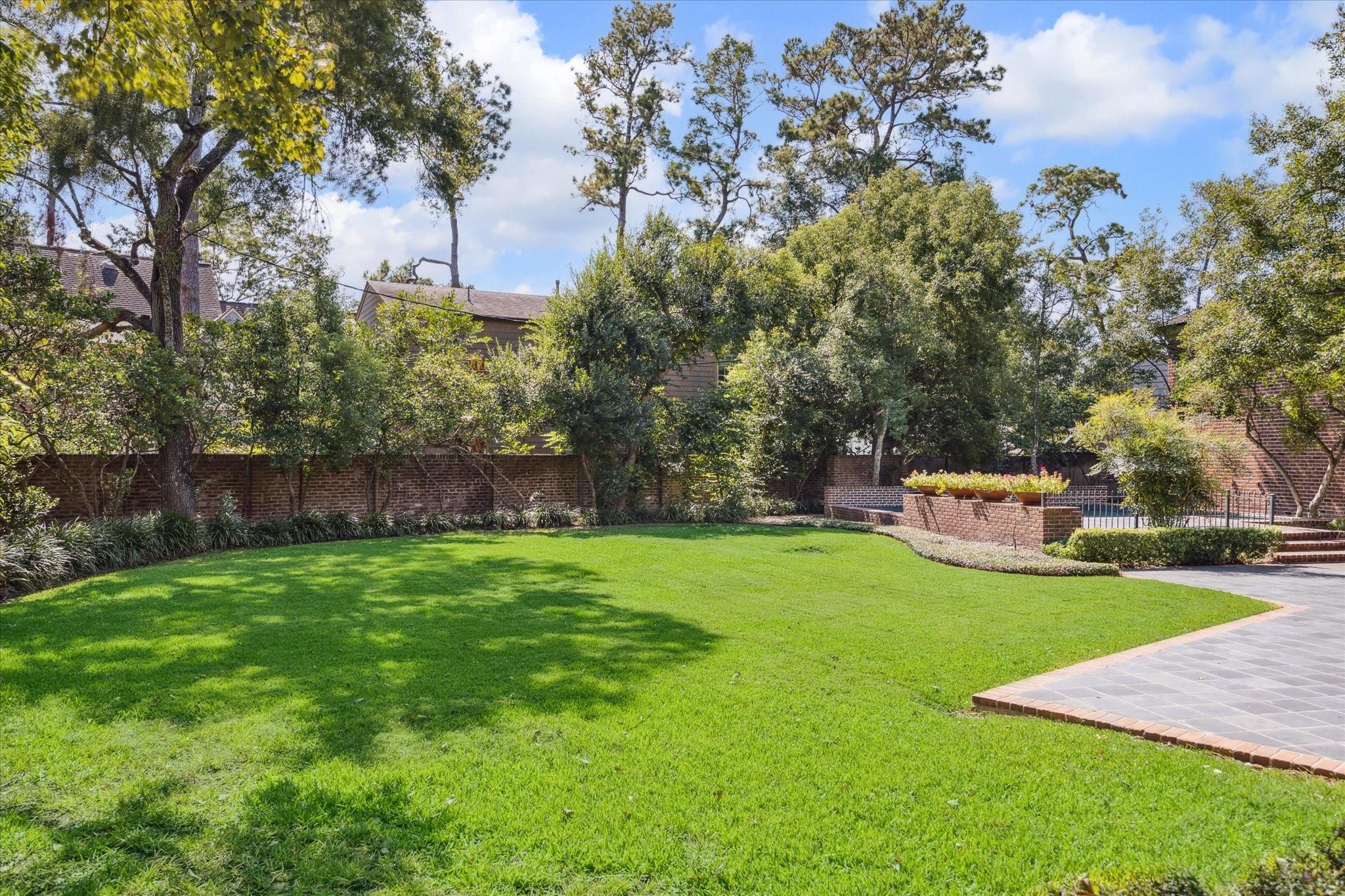 3665 Knollwood Street