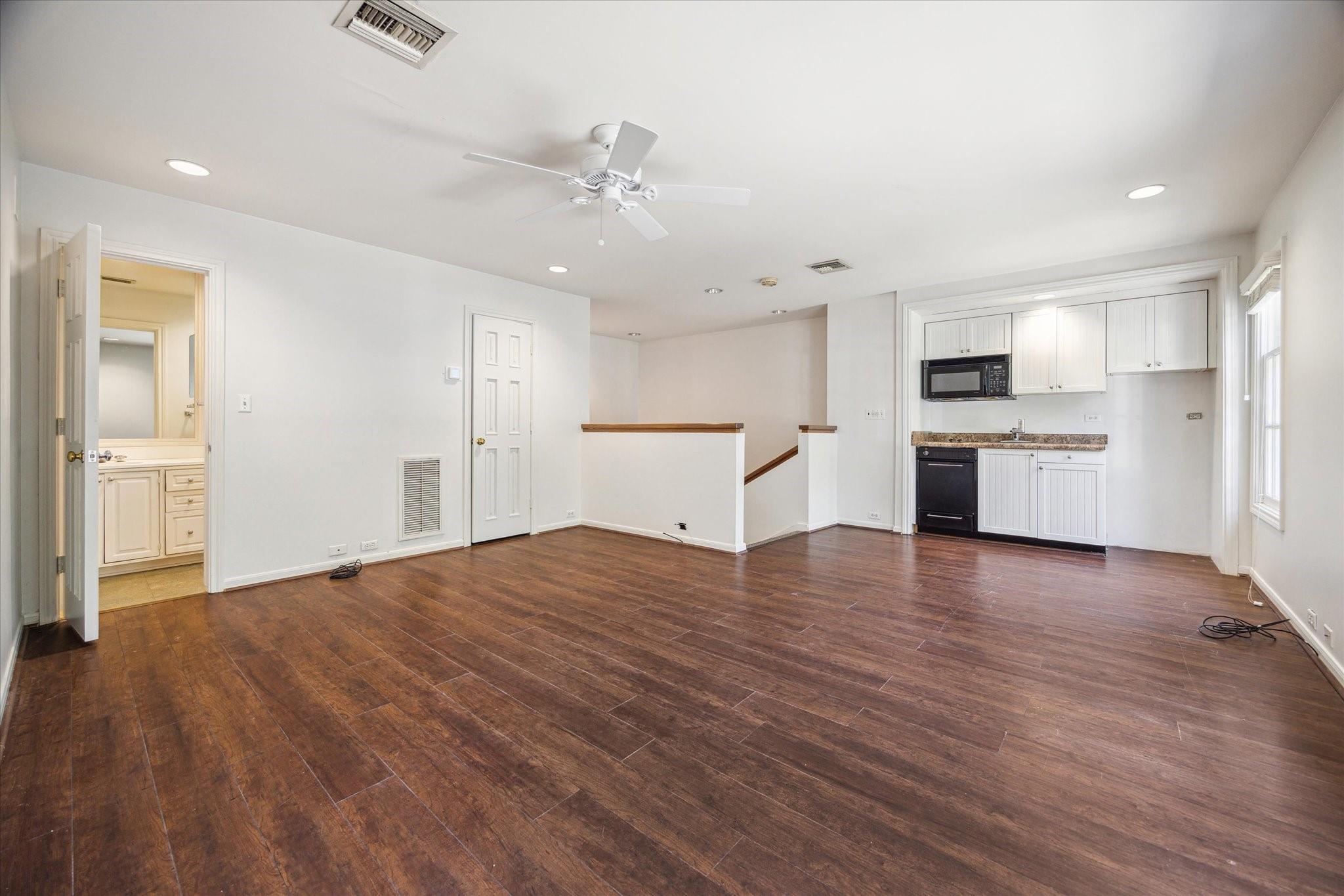 3665 Knollwood Street