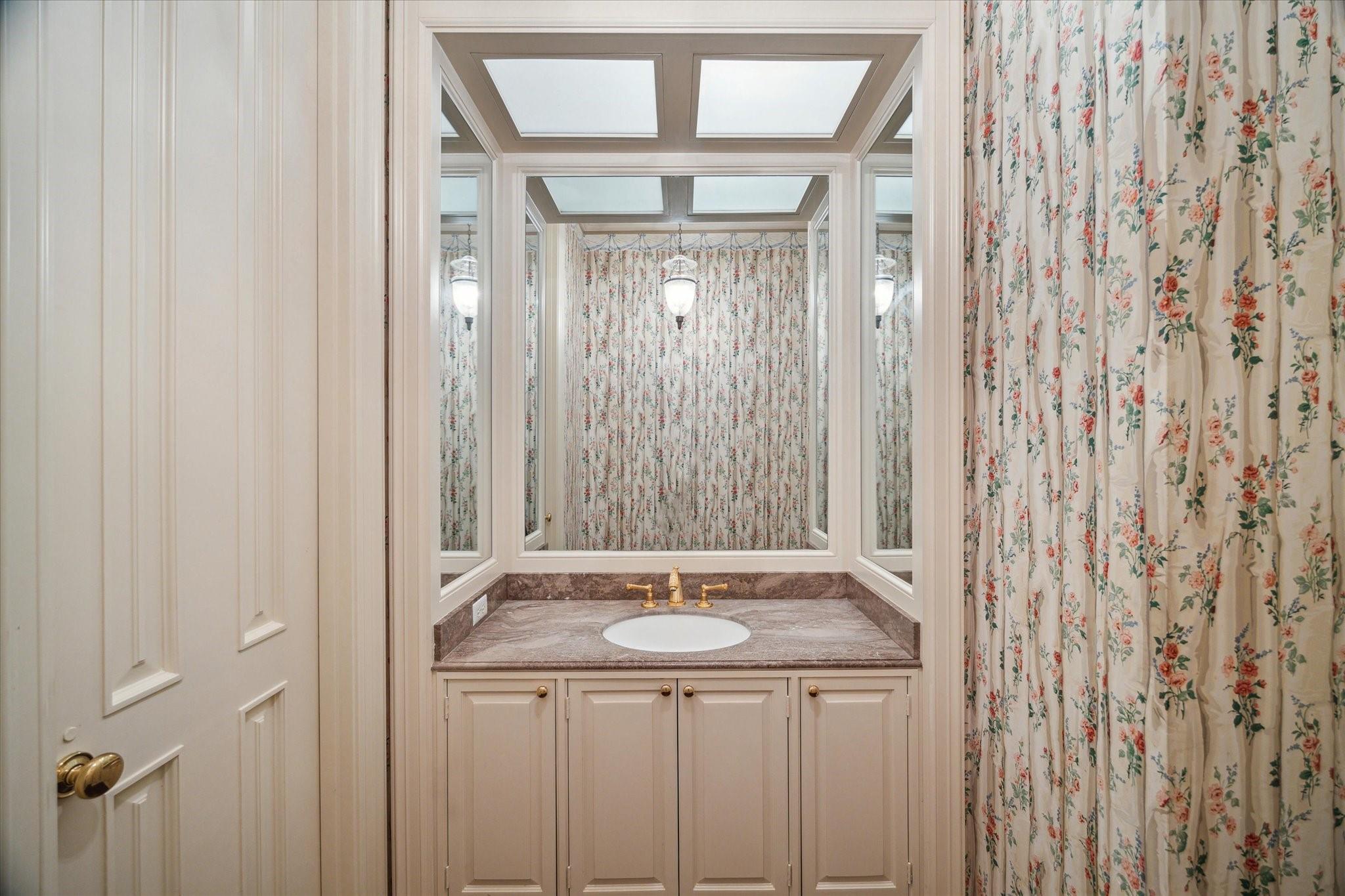 3665 Knollwood Street