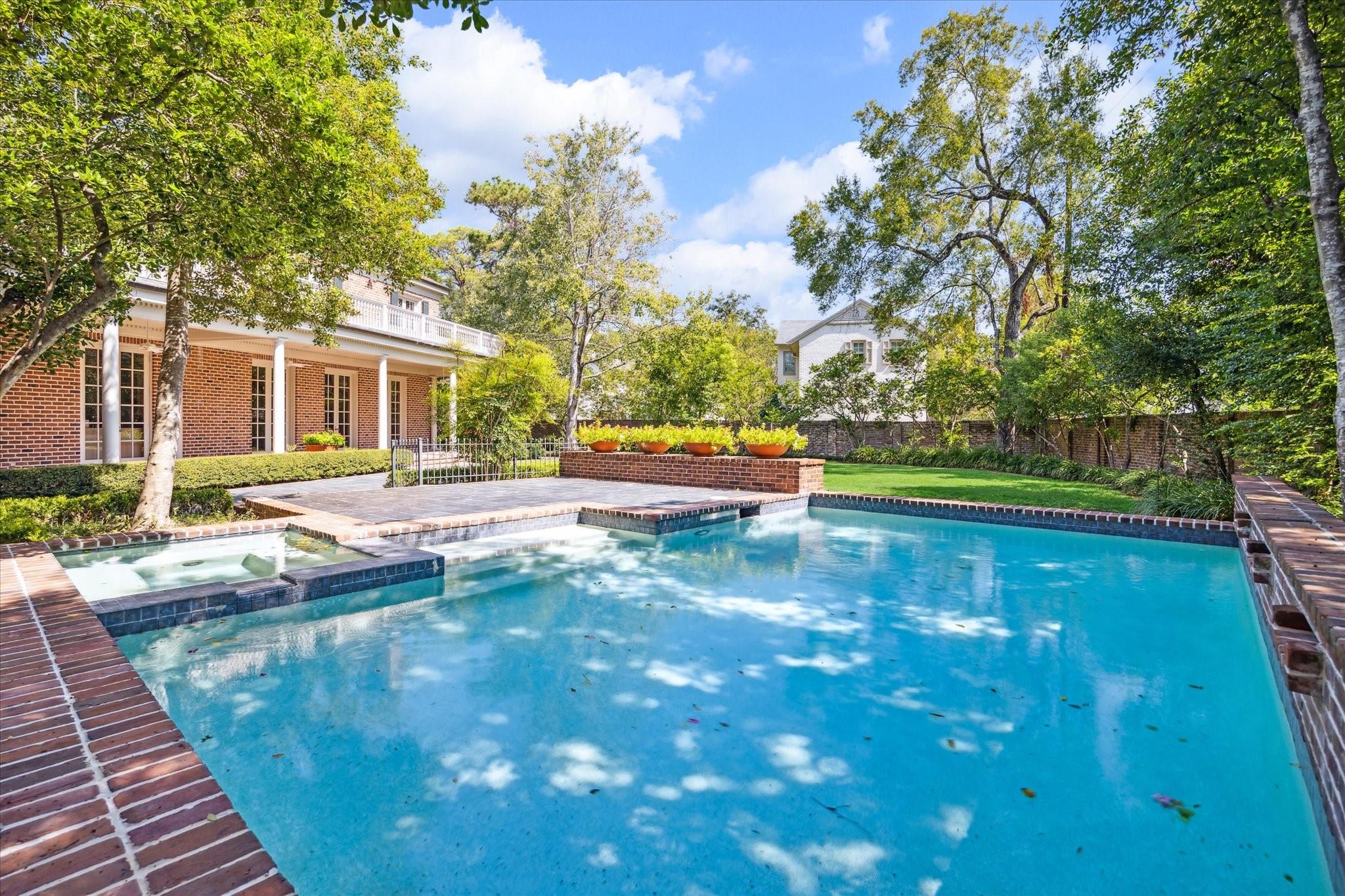 3665 Knollwood Street