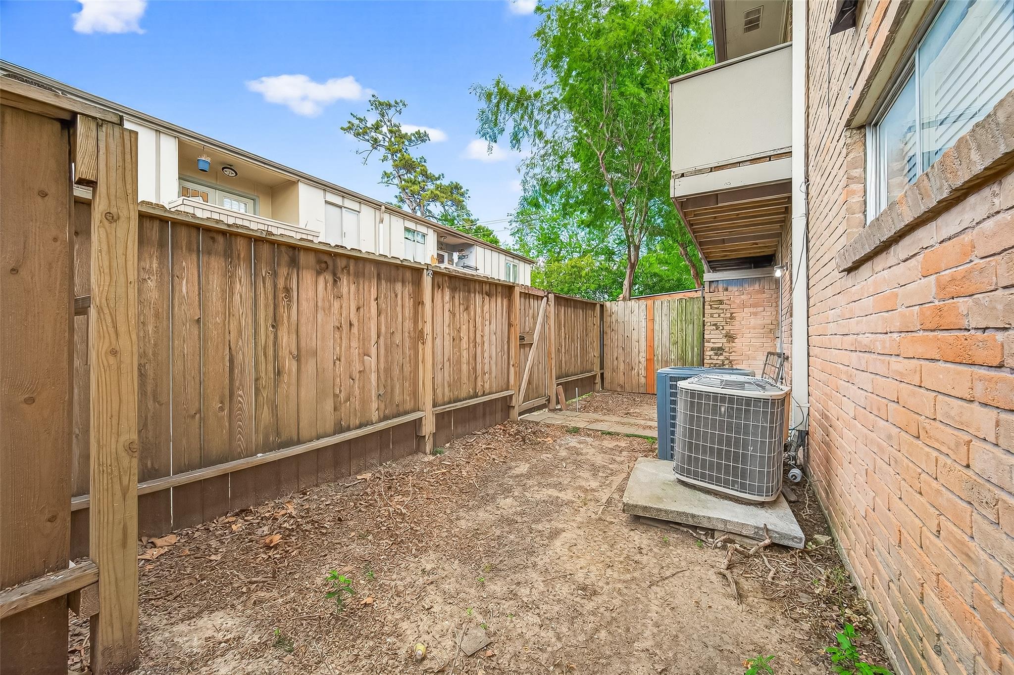 1230 Shadowdale Drive # 17