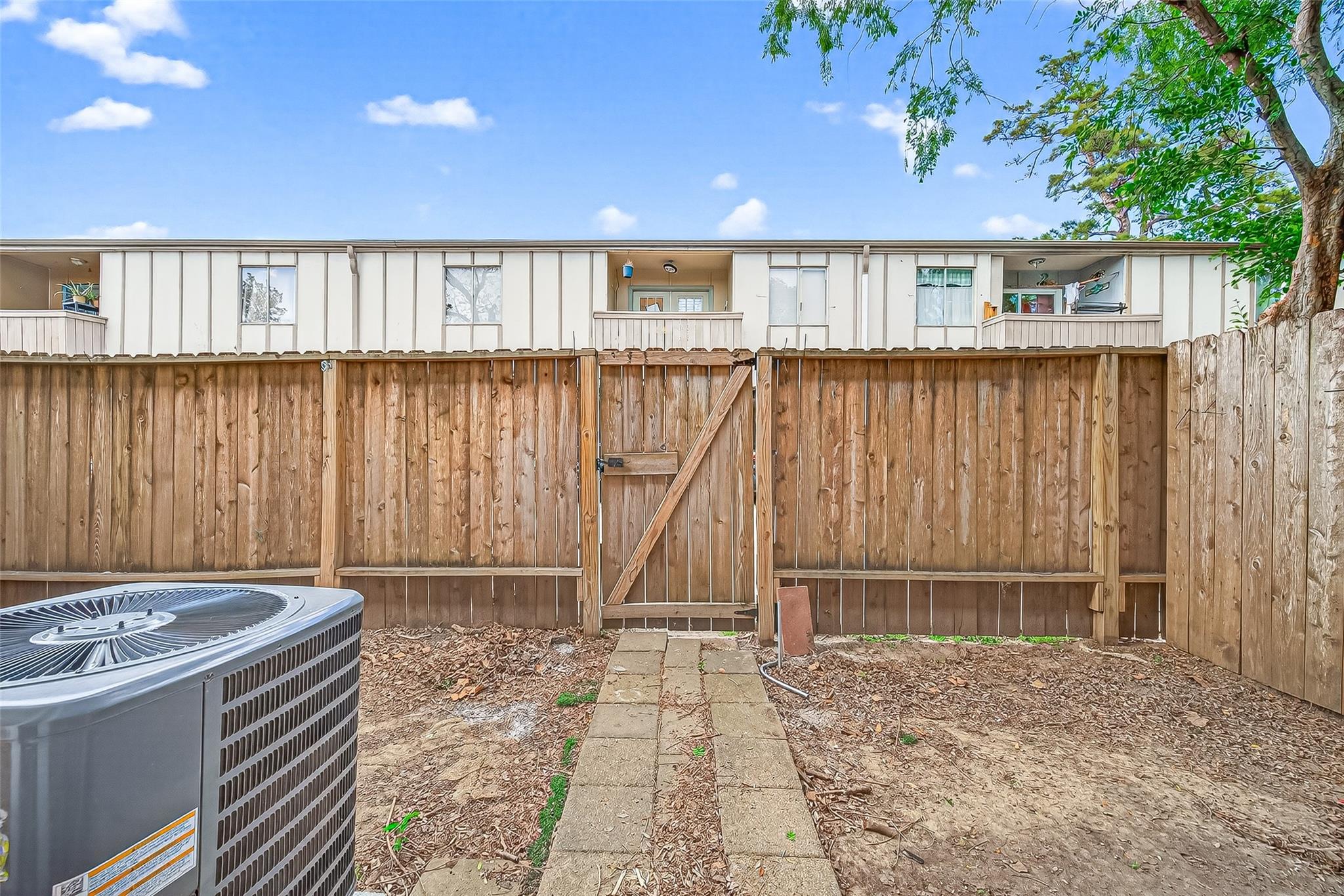 1230 Shadowdale Drive # 17