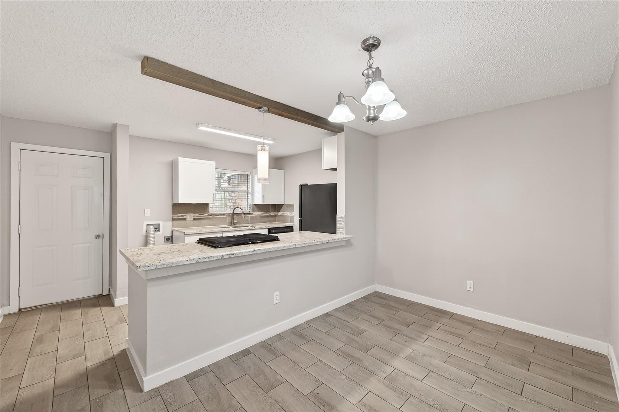 1230 Shadowdale Drive # 17