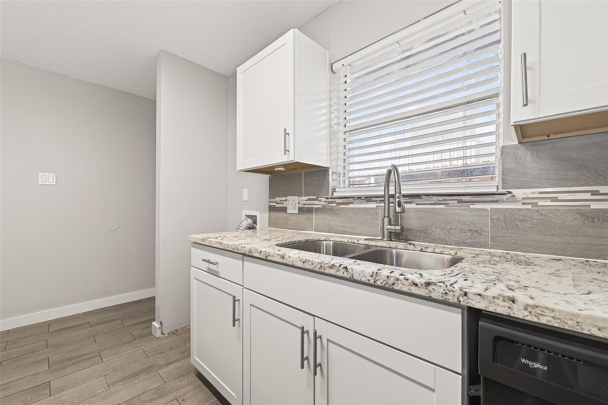 1230 Shadowdale Drive # 17