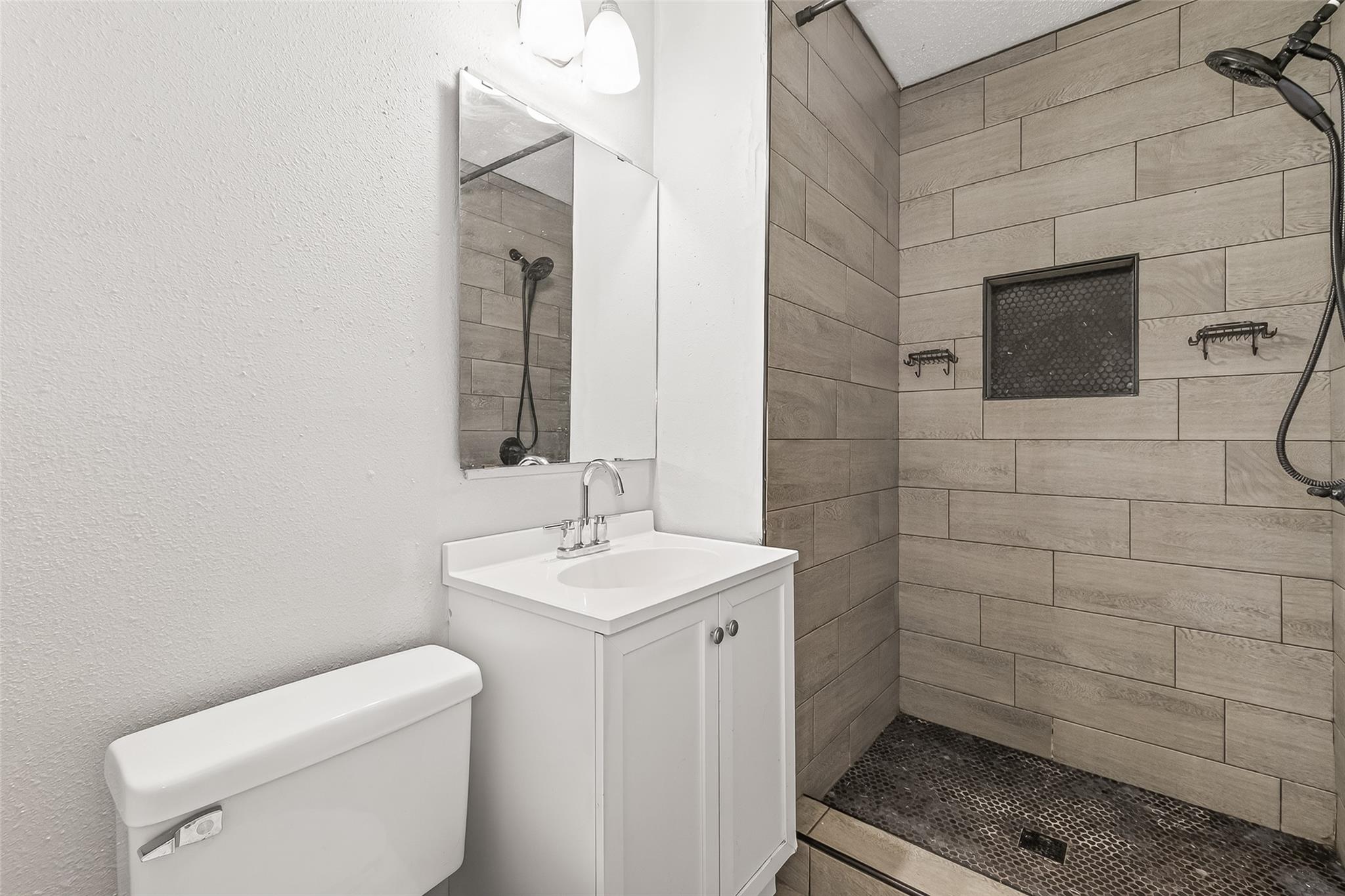 1230 Shadowdale Drive # 17