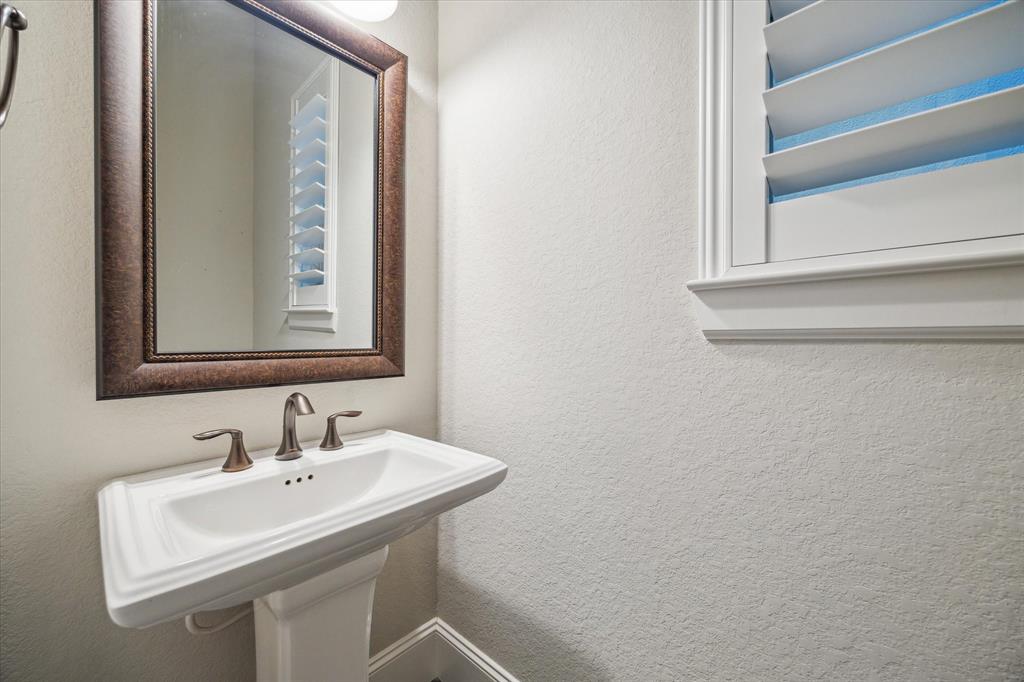 5739 Concha Lane
