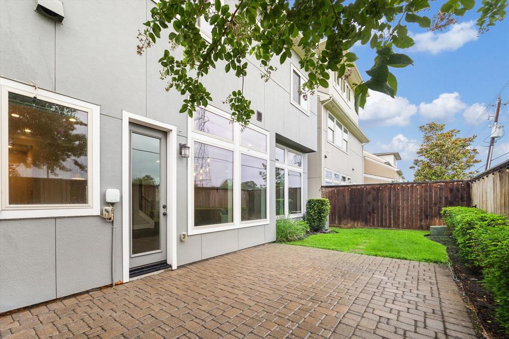 5739 Concha Lane