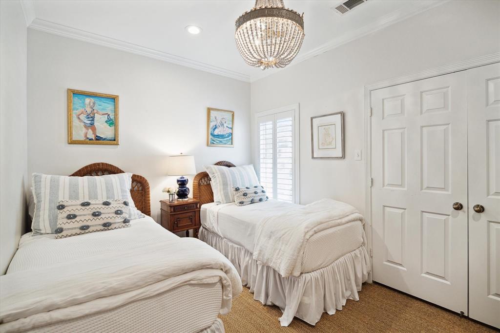 5 Hilshire Oaks Court