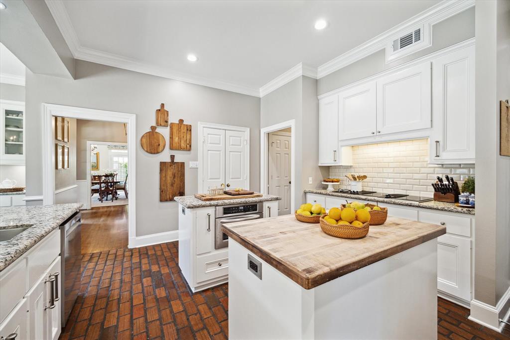 5 Hilshire Oaks Court