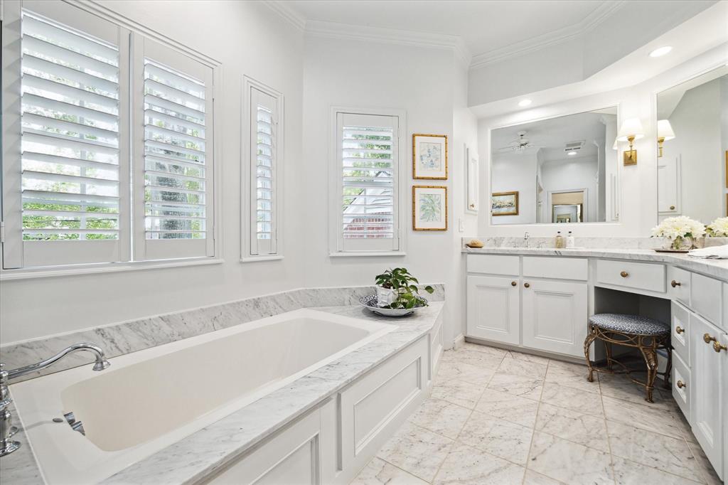 5 Hilshire Oaks Court