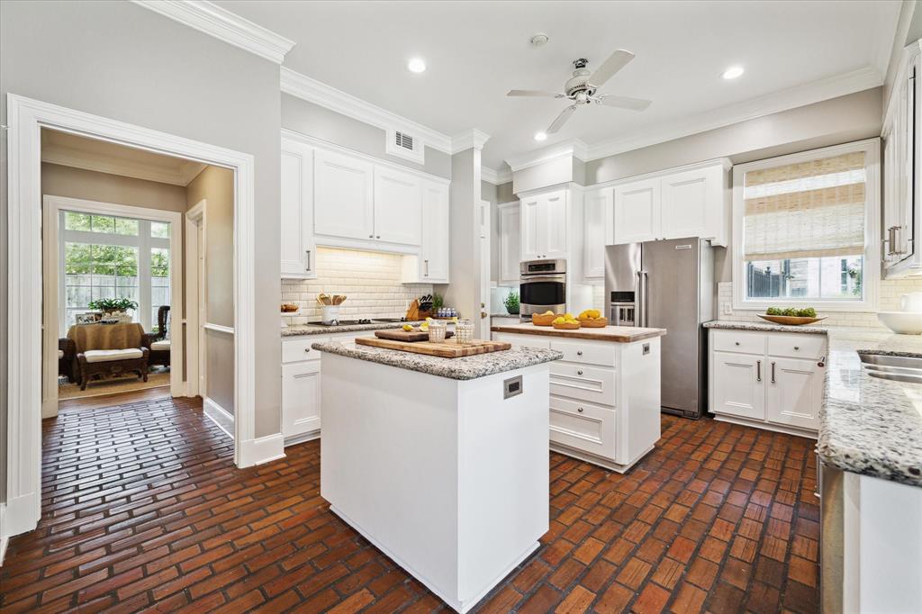 5 Hilshire Oaks Court