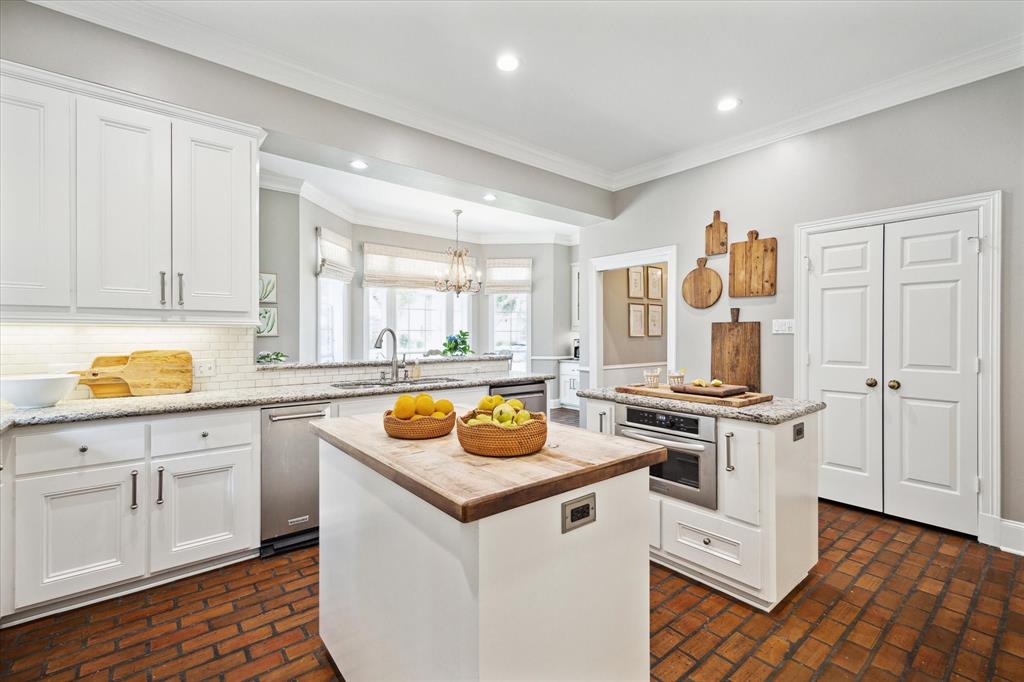 5 Hilshire Oaks Court
