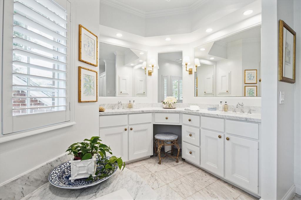 5 Hilshire Oaks Court