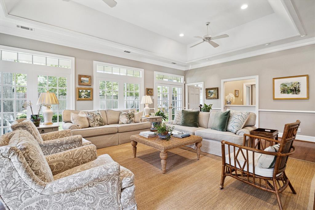 5 Hilshire Oaks Court