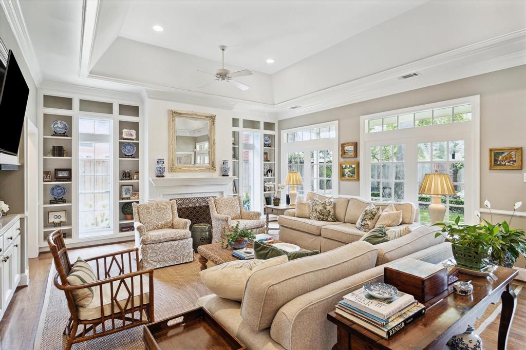 5 Hilshire Oaks Court