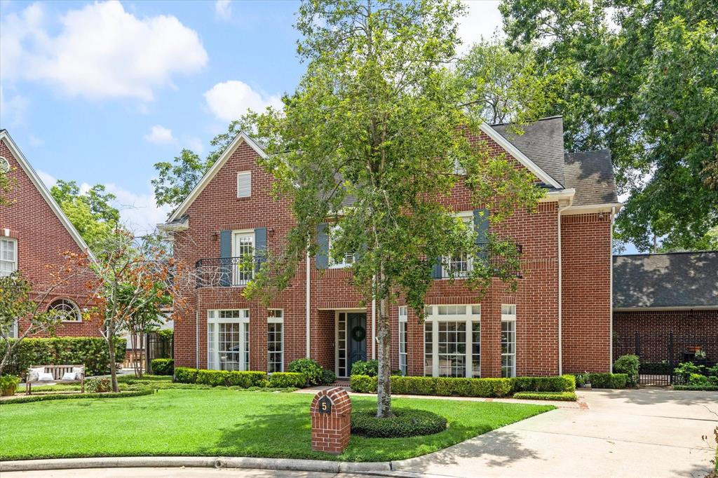 5 Hilshire Oaks Court