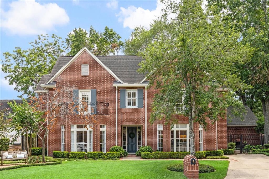 5 Hilshire Oaks Court