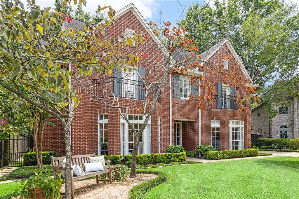 5 Hilshire Oaks Court
