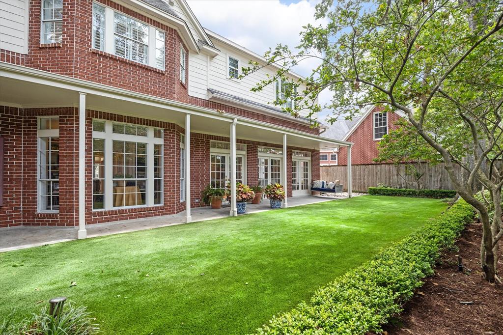 5 Hilshire Oaks Court