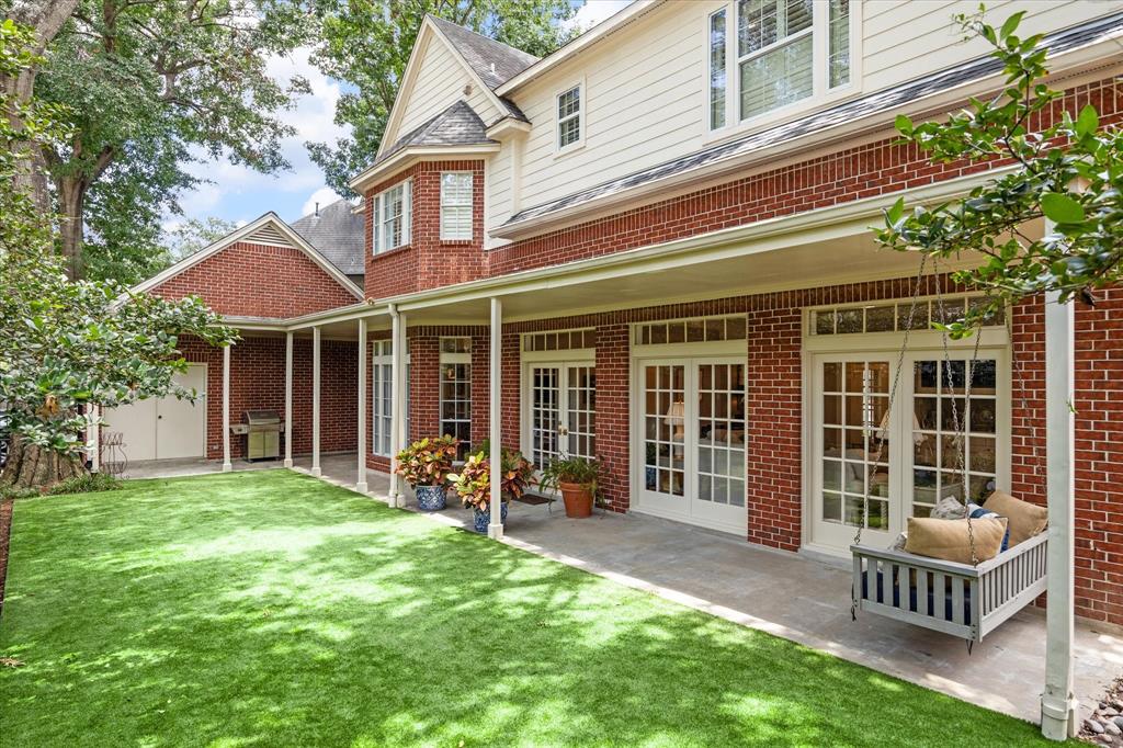 5 Hilshire Oaks Court