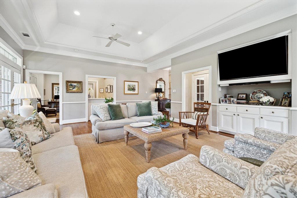 5 Hilshire Oaks Court