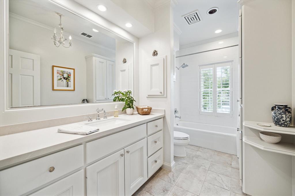 5 Hilshire Oaks Court