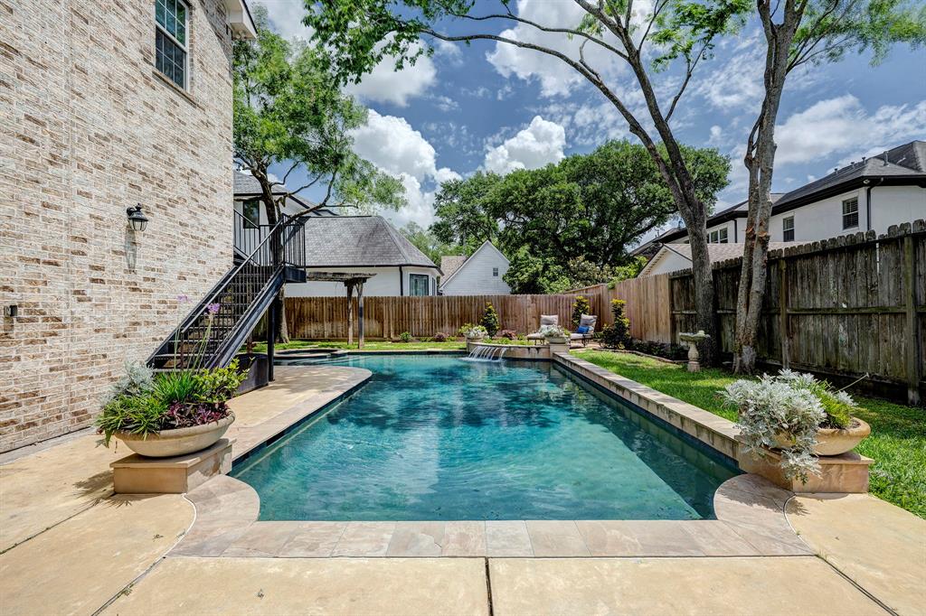 4537 Evergreen Street