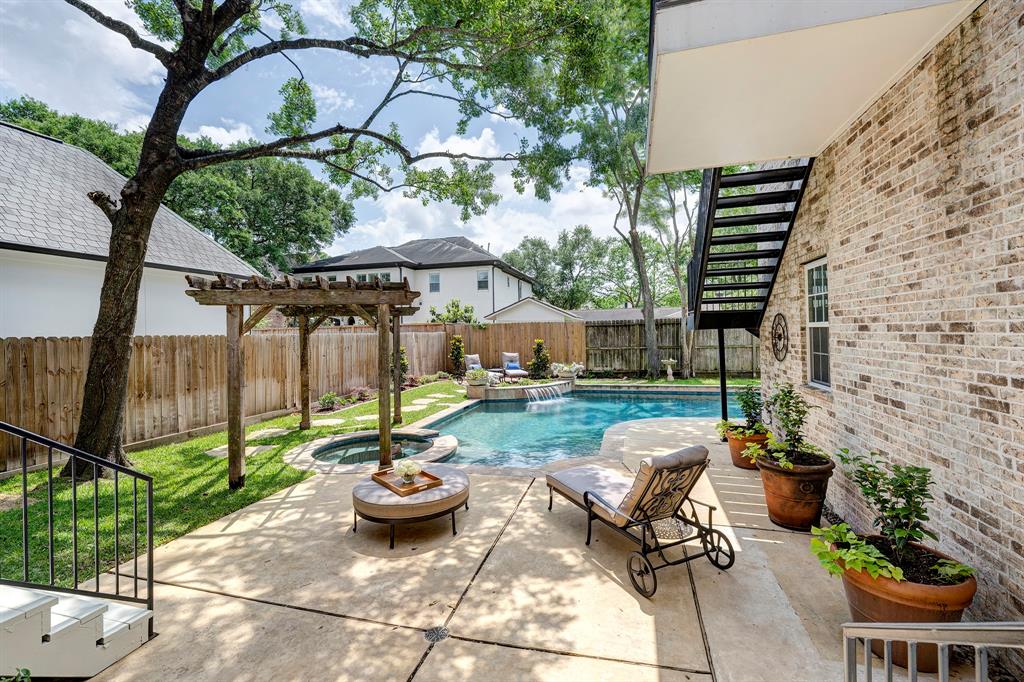 4537 Evergreen Street