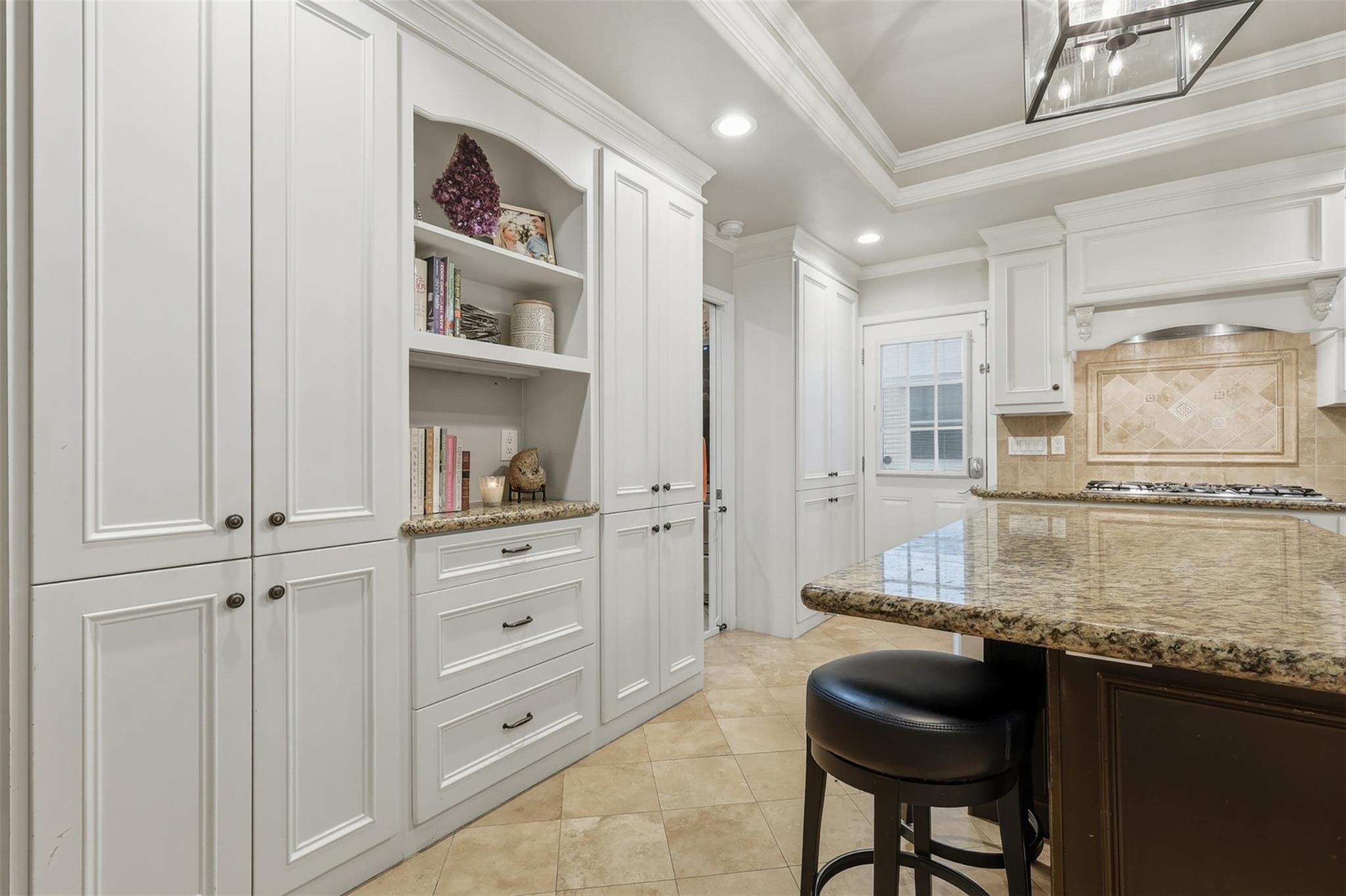 6236 Locke Lane