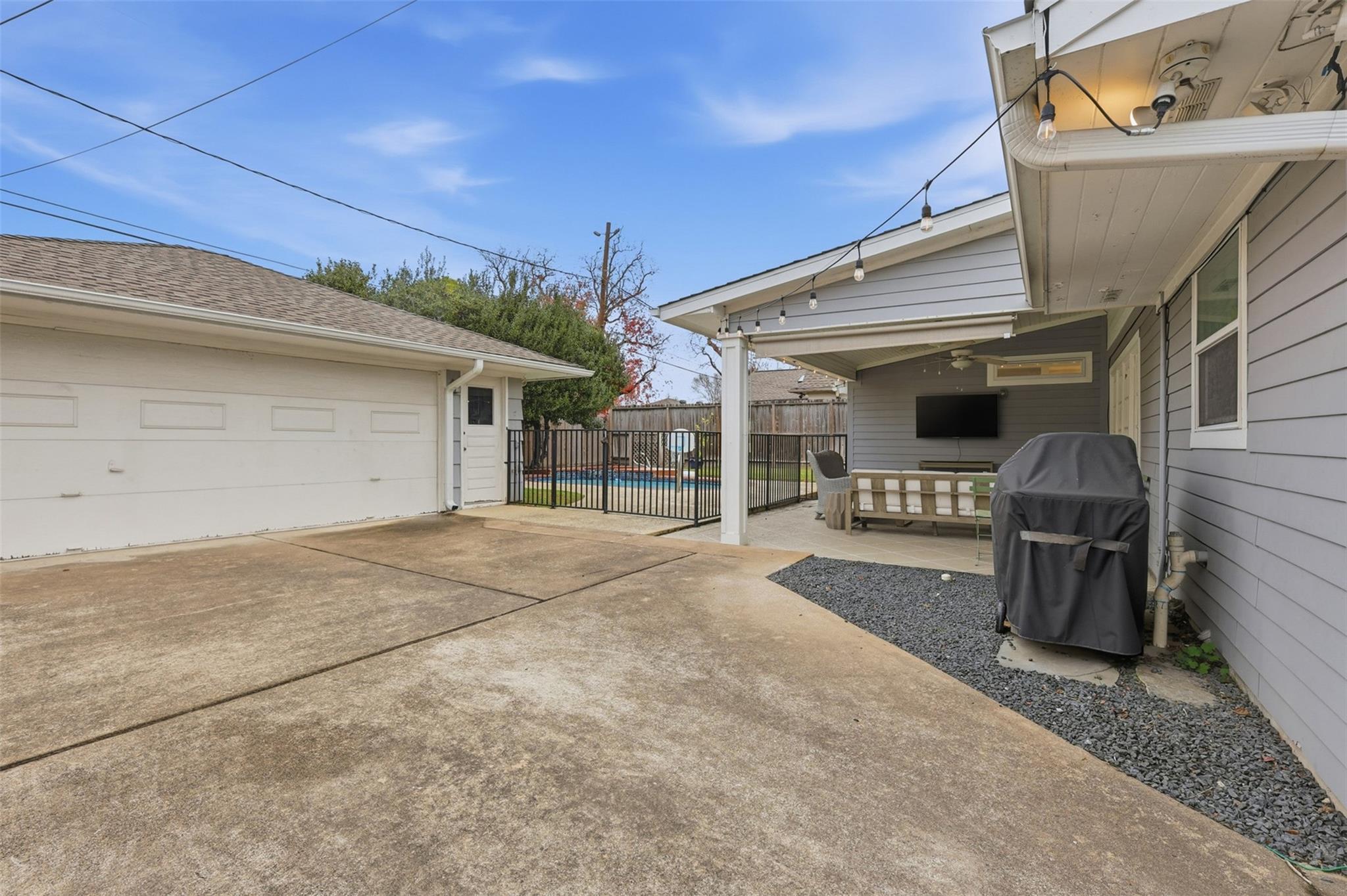 6236 Locke Lane