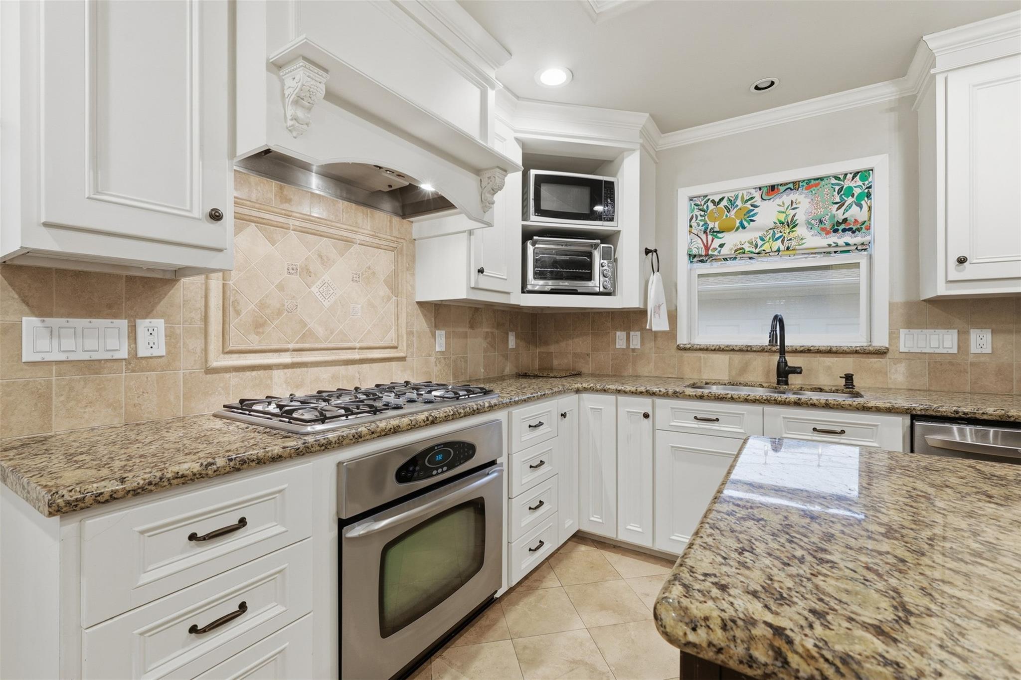 6236 Locke Lane