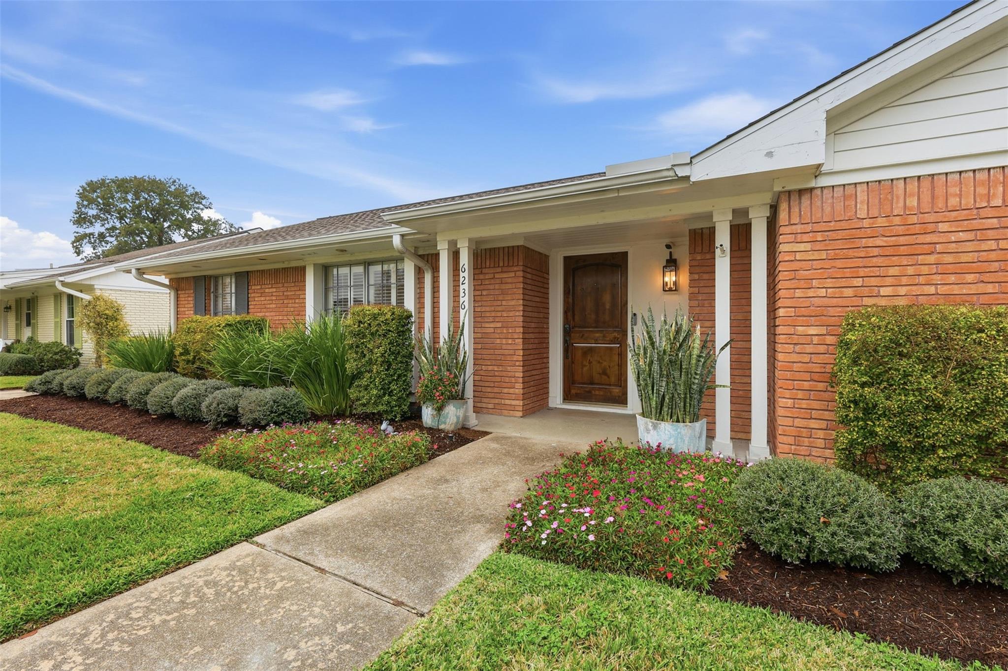 6236 Locke Lane