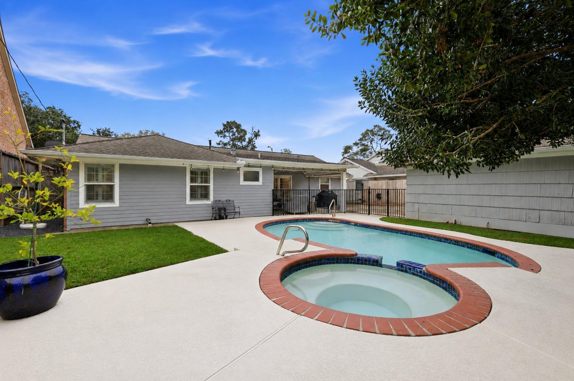 6236 Locke Lane