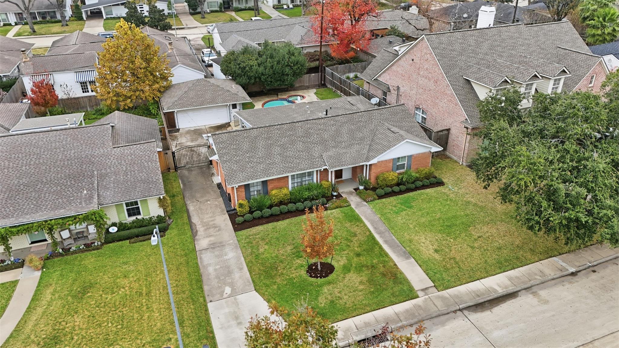 6236 Locke Lane