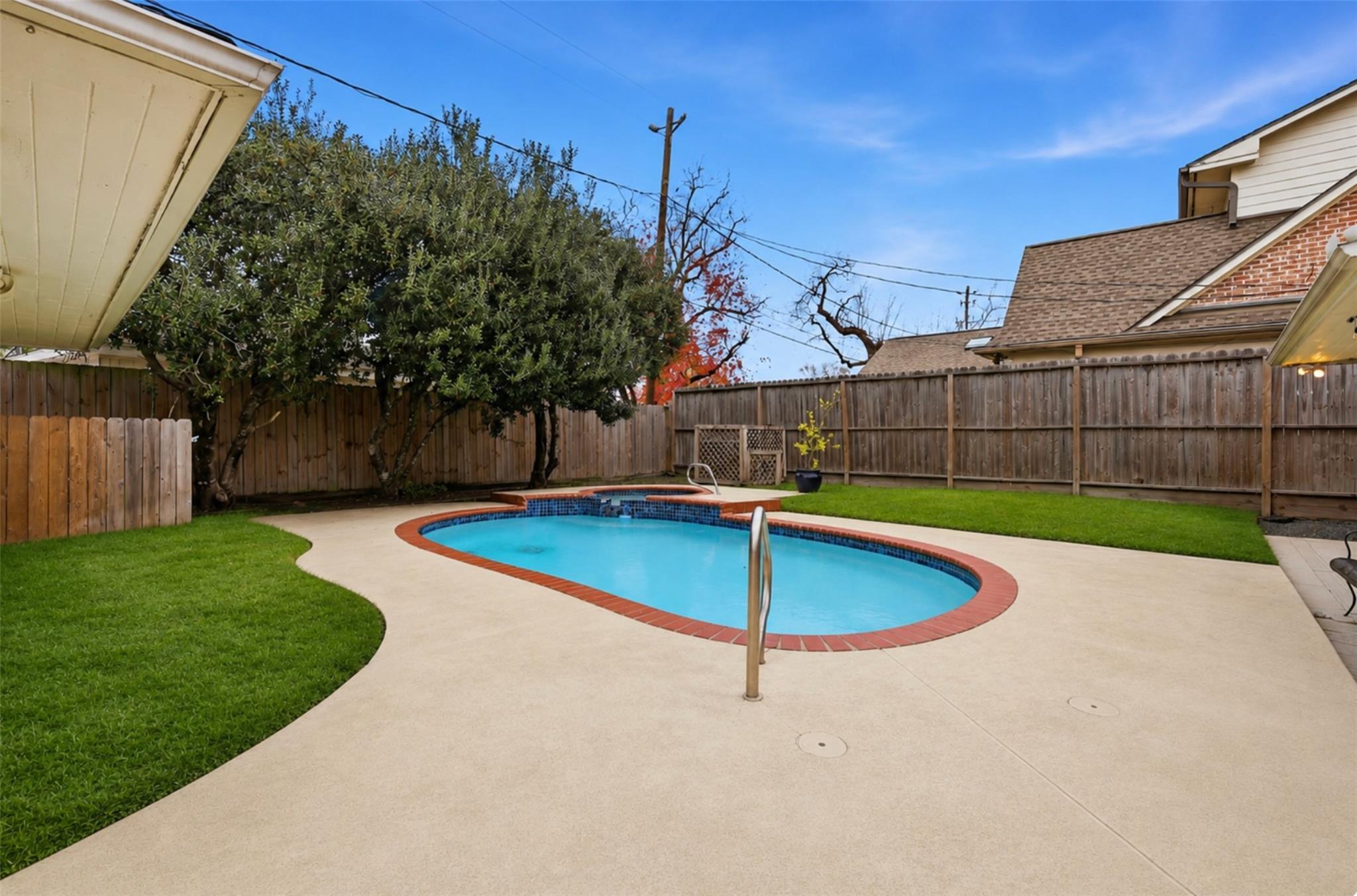6236 Locke Lane