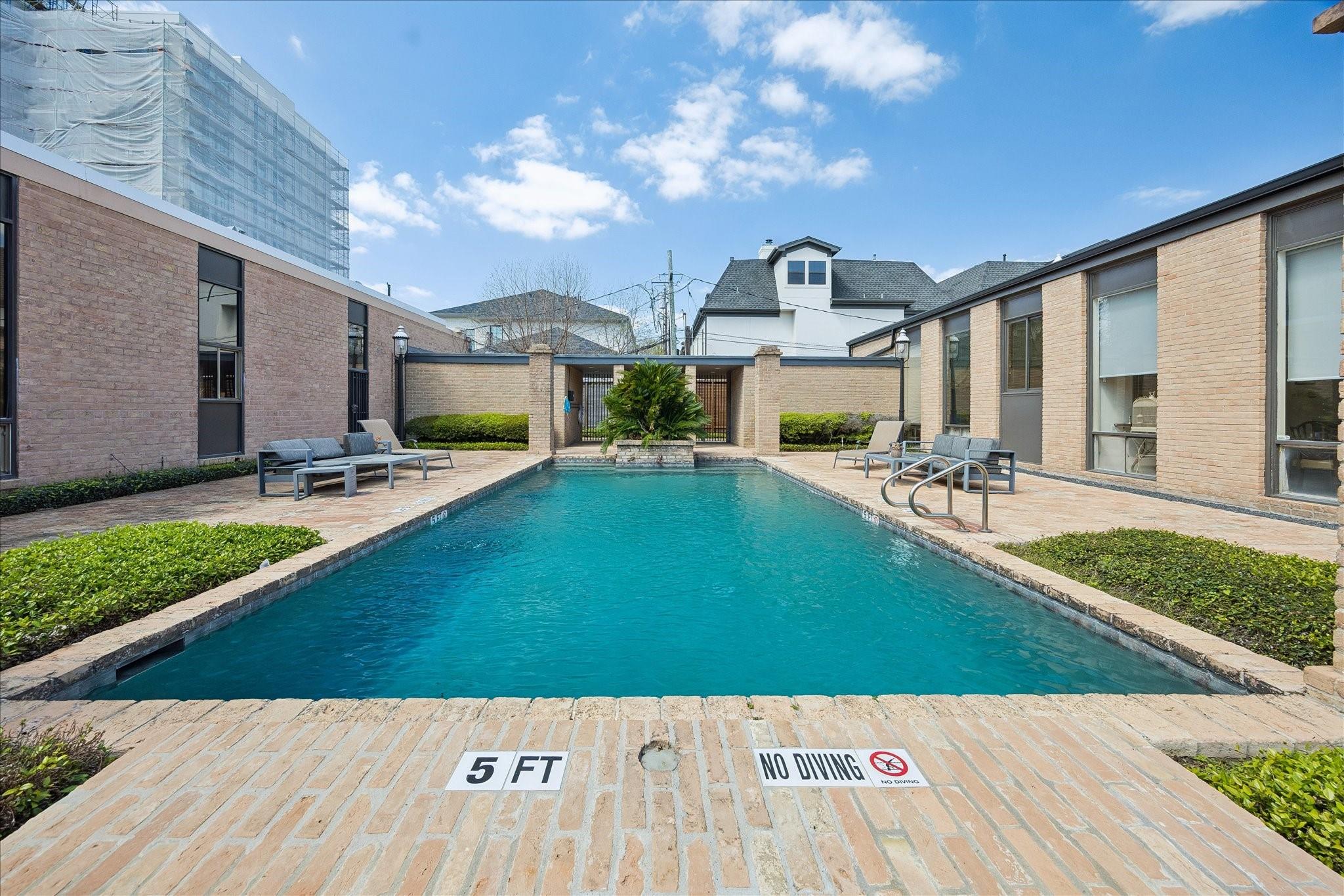 5000 Longmont Drive # 14