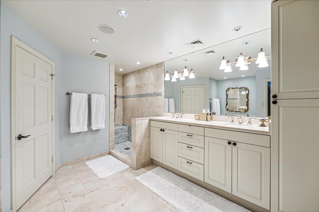 1111 Hermann Drive # 21E