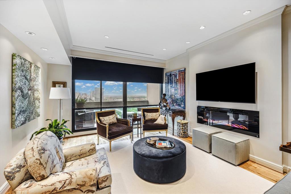 1111 Hermann Drive # 21E